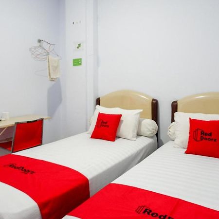 RedDoorz @ Hotel Bravo Pantai Kamali Bau Bau Baubau Zewnętrze zdjęcie