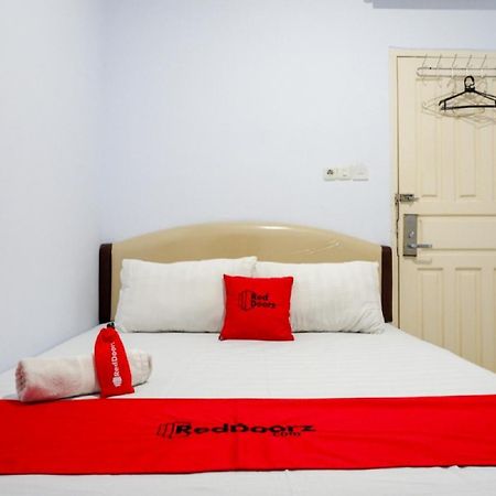 RedDoorz @ Hotel Bravo Pantai Kamali Bau Bau Baubau Zewnętrze zdjęcie