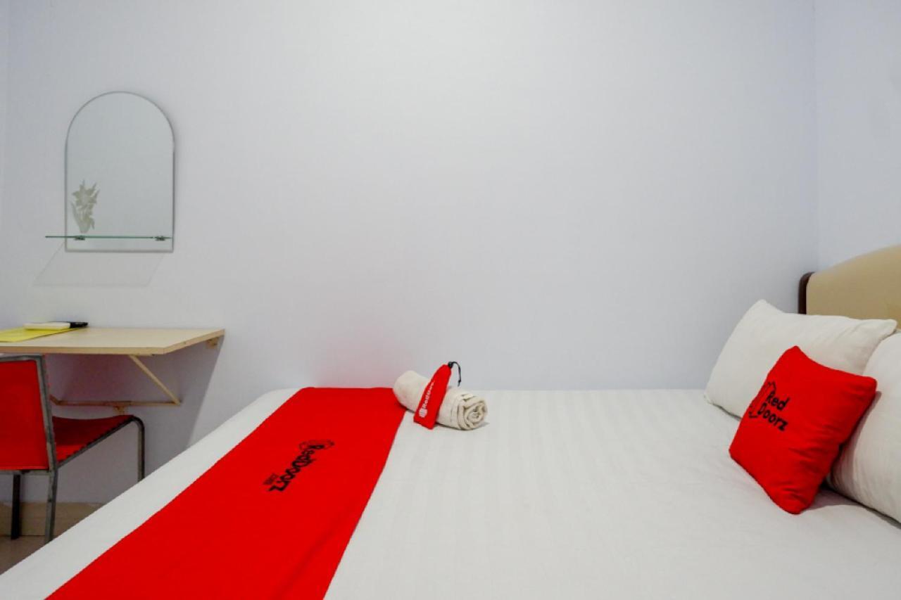RedDoorz @ Hotel Bravo Pantai Kamali Bau Bau Baubau Zewnętrze zdjęcie