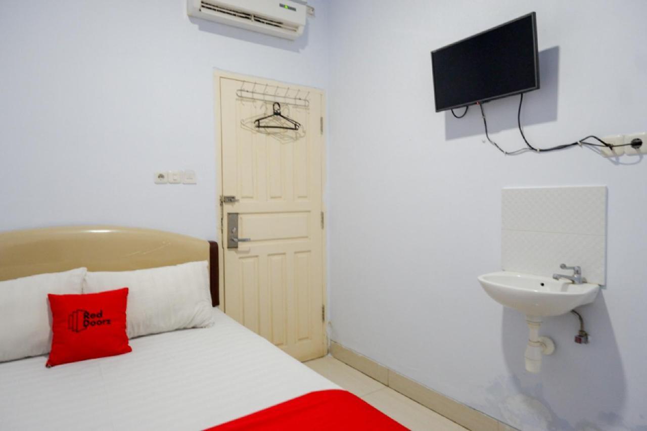 RedDoorz @ Hotel Bravo Pantai Kamali Bau Bau Baubau Zewnętrze zdjęcie