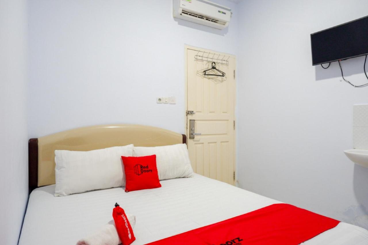 RedDoorz @ Hotel Bravo Pantai Kamali Bau Bau Baubau Zewnętrze zdjęcie