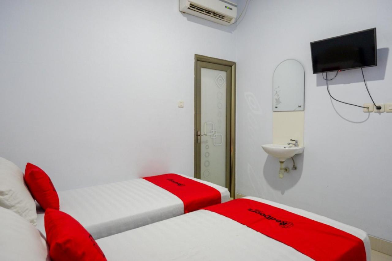 RedDoorz @ Hotel Bravo Pantai Kamali Bau Bau Baubau Zewnętrze zdjęcie
