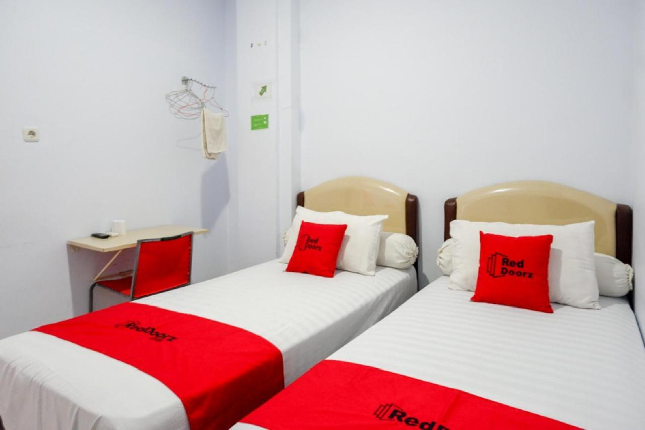 RedDoorz @ Hotel Bravo Pantai Kamali Bau Bau Baubau Zewnętrze zdjęcie
