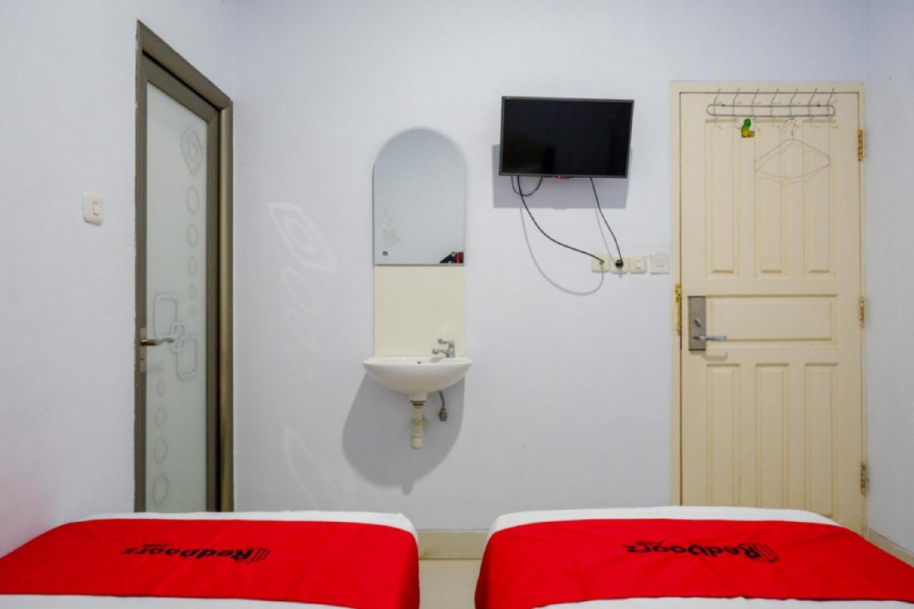 RedDoorz @ Hotel Bravo Pantai Kamali Bau Bau Baubau Zewnętrze zdjęcie