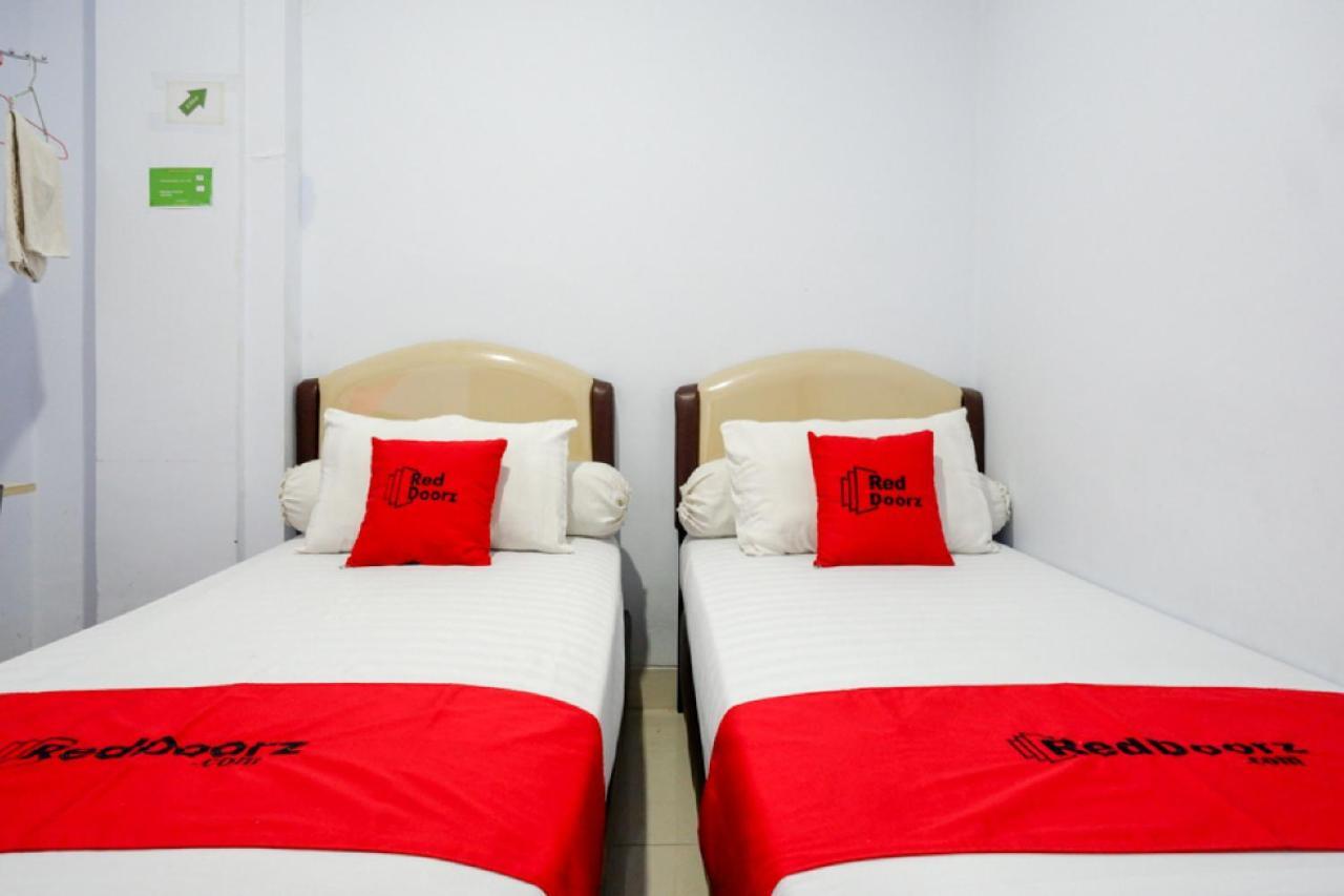 RedDoorz @ Hotel Bravo Pantai Kamali Bau Bau Baubau Zewnętrze zdjęcie
