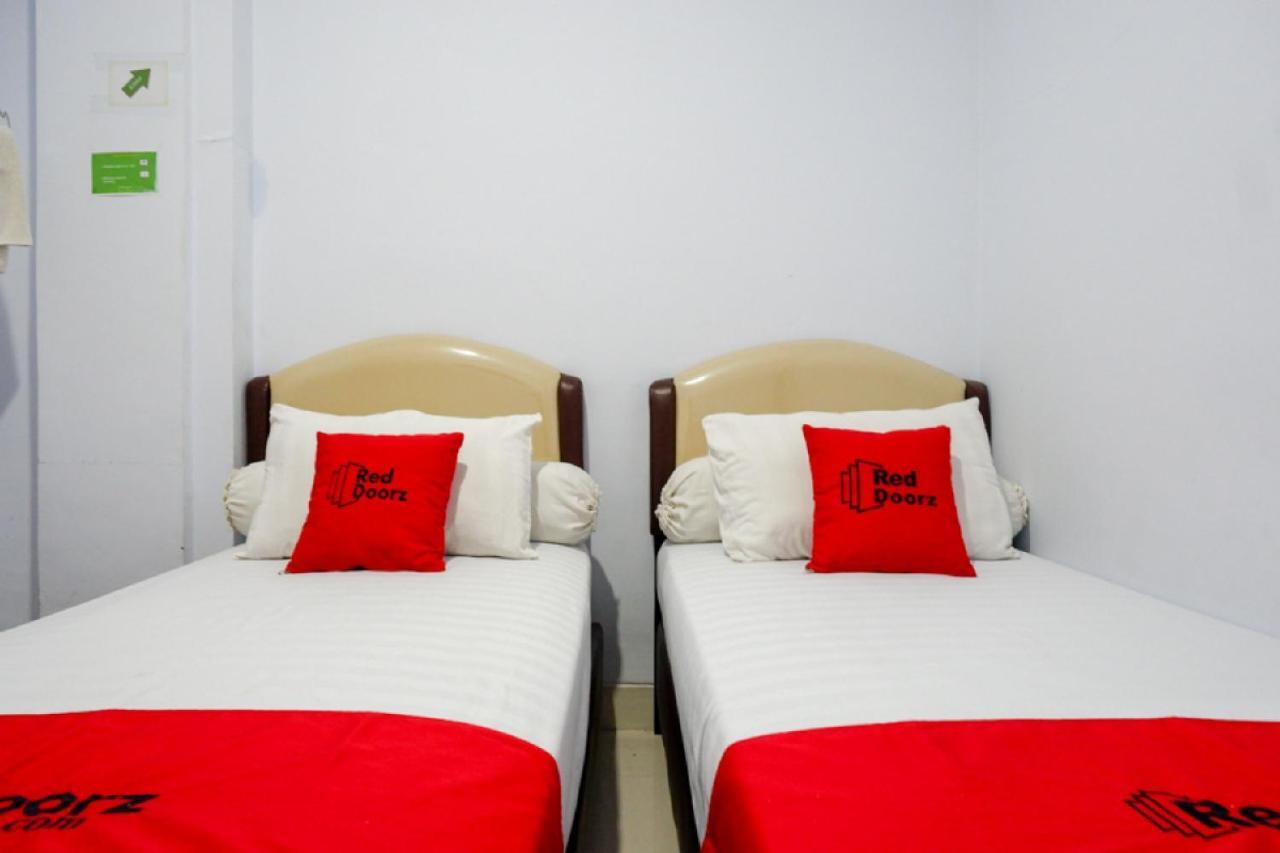 RedDoorz @ Hotel Bravo Pantai Kamali Bau Bau Baubau Zewnętrze zdjęcie